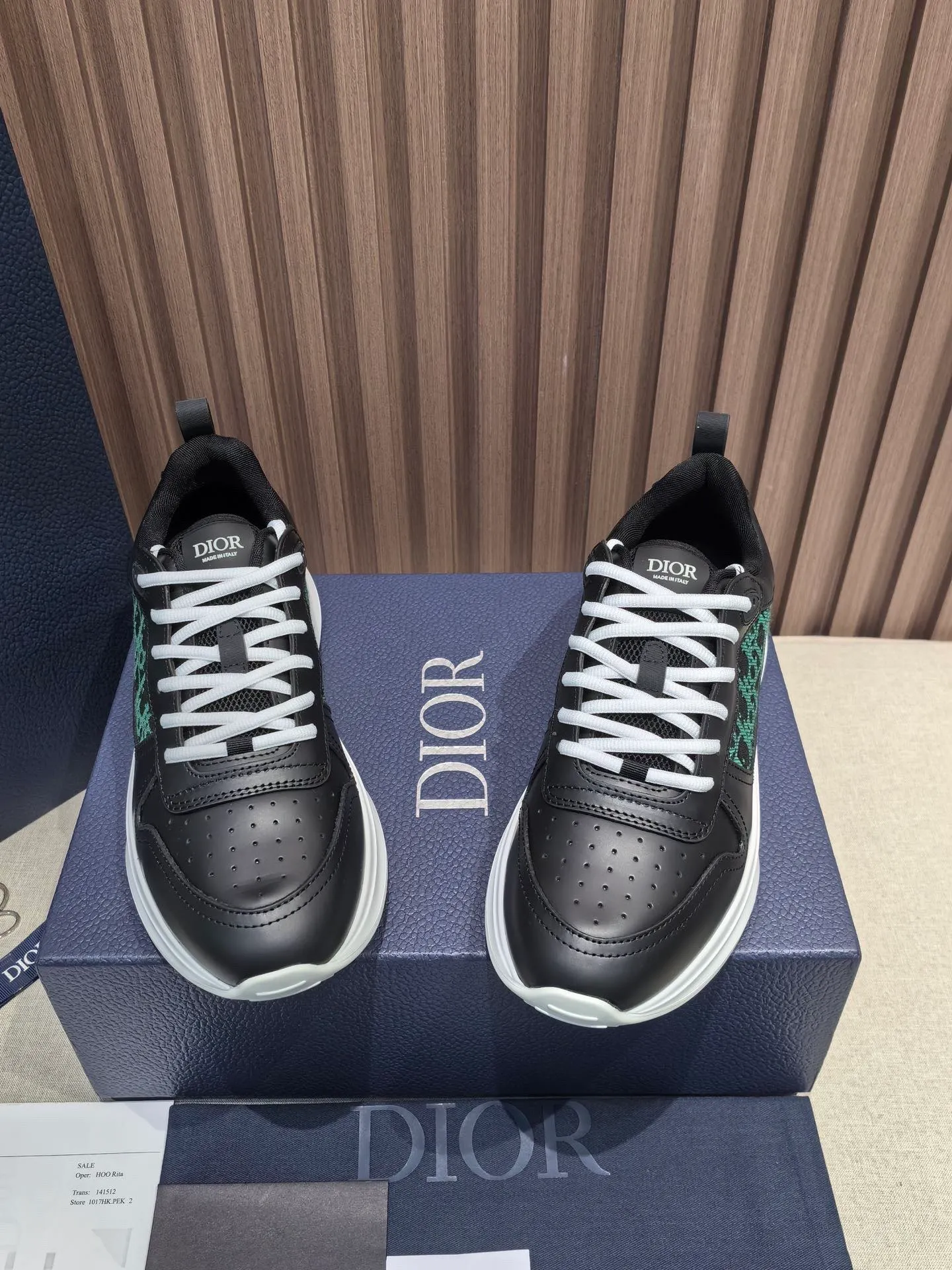 Factory price: 440💰 🔍Top purchasing agent🇮🇹 Dior's super-popular sports shoes, popular for street men, are synchronized with the new product counters. The uppers are made of Italian original imported cowhide and matched with D's customized fabrics. It is a must-have for fashionistas. The complex craftsmanship is perfectly reproduced. Imported soft cowhide foot pads, soles: original soles specially provided by the original factory, exclusive movable molded soles are super comfortable, original factory follow-up goods, 🔍🔍high quality, you can enter and exit the counter at will, welcome to compare, code number 38-45 (46 can be customized and cannot be returned or exchanged)
